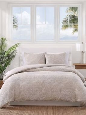 Martha Stewart Embroidered Velvet Quilt with Matching Shams, Like New